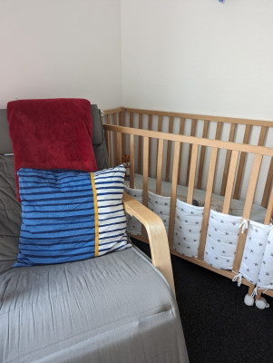 Gitterbettchen je nach Bedürfnis des Kindes